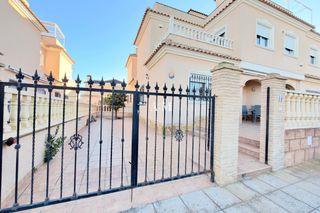 Lloguer Casa adossada a Torre de la Horadada. Alquiler desde ya para todo el añonbsppreciosa casa adosadanbspe