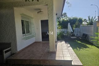 Lloguer Casa a Torre de la Horadada. Disponible desde ahora hasta el 30 de mayo de 2027la casa, total