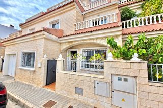 Location Maison à San Pedro del Pinatar. Disponible para alquiler desde ya para todo el añoamplia casa de
