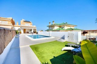 Location Chalet à Los Balcones-Los Altos. Disponible ahora!esta casa se encuentra en torrevieja, en la zon