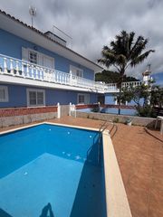 Casa en La rosa 67. Espl�ndida casa en villa de mazo con vistas al mar y monta�a