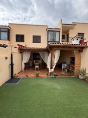 Maison jumelée à Cuevecitas - Malpaís. Chalet adosado en venta en candelaria
