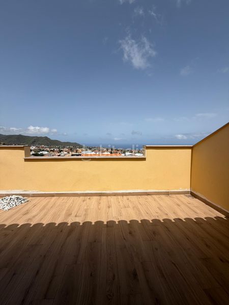 Foto 6577214f-3dd1-4501-89b4-566cf0ab7b5e. Casa aparellada amb aparcament a Tegueste