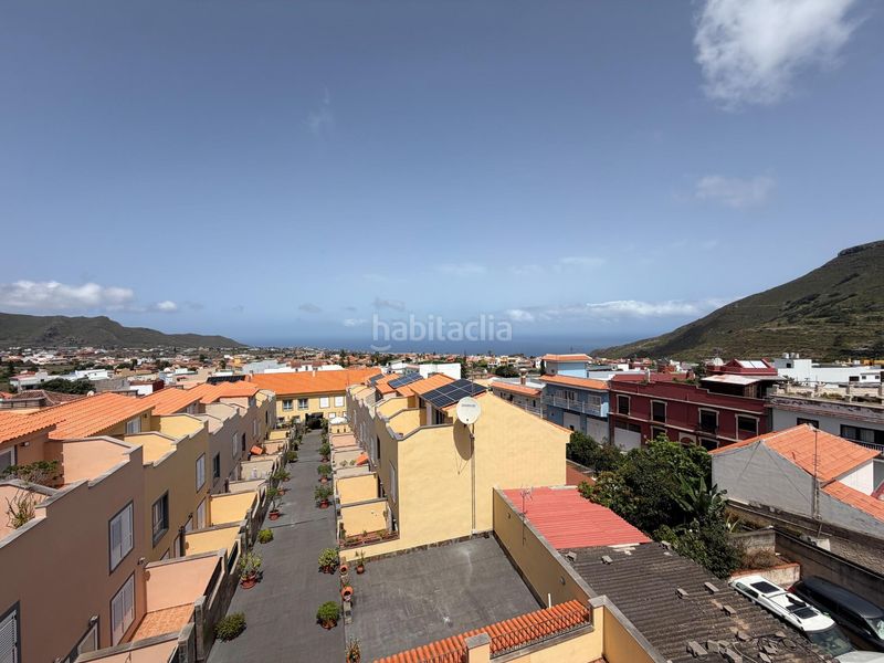 Foto 919bf8a8-7d68-4234-b701-386c816fc4c3. Casa aparellada amb aparcament a Tegueste