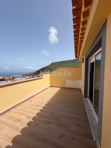Foto 9e20e3ea-b2e7-4b12-9dae-8eb879d8e0ba. Casa aparellada amb aparcament a Tegueste