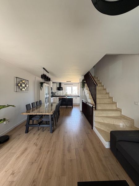 Foto ab4152b1-c568-4c25-a612-f02726bbe504. Casa aparellada amb aparcament a Tegueste