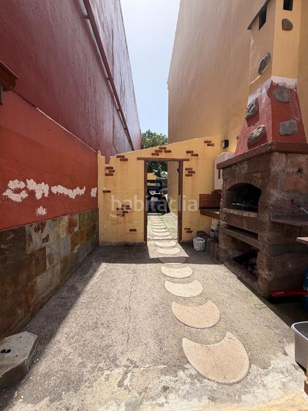 Foto d85d99f4-2e11-4eff-a063-ade9a59ff880. Casa aparellada amb aparcament a Tegueste