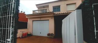 Maison jumelée à Banyeres del Penedès. Chalet adosado