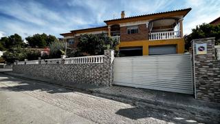Casa a Segur de dalt. Gran casa con dos viviendas independientes en segur de calafell
