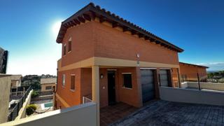 Casa a Castellet i la Gornal. Moderna casa con vistas al mar en castellet del gornal