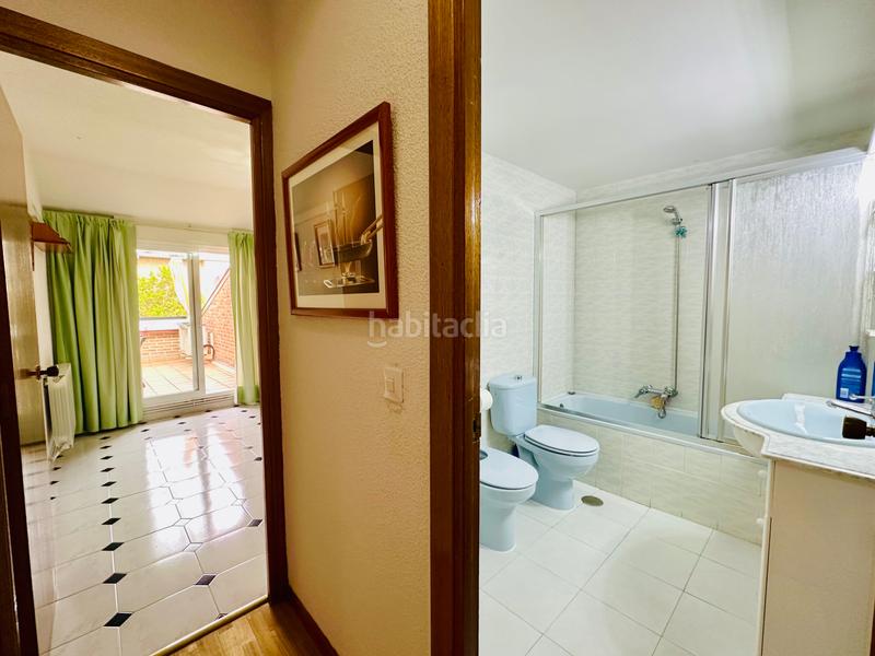 Foto 22b94b1b-3bd4-4882-933c-49a9d4a7423b. Attique avec cheminée chauffage parking piscine dans Galapagar