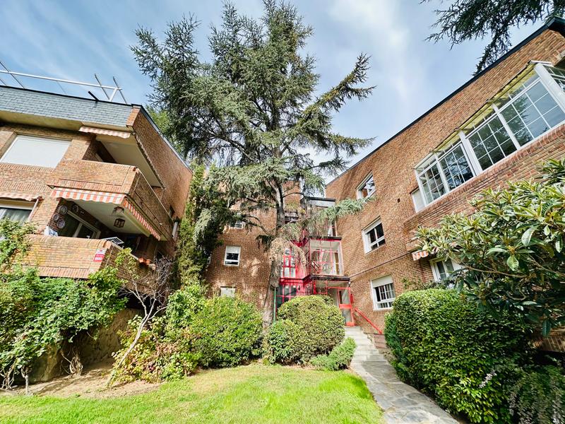 Foto 70161399-b910-4dfc-9c88-989a0b88be4d. Attique avec cheminée chauffage parking piscine dans Galapagar