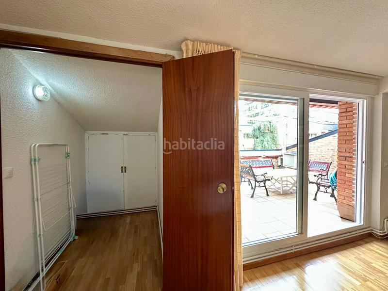 Foto 92fede79-5797-4611-9f30-96c42c9f87ce. Attique avec cheminée chauffage parking piscine dans Galapagar