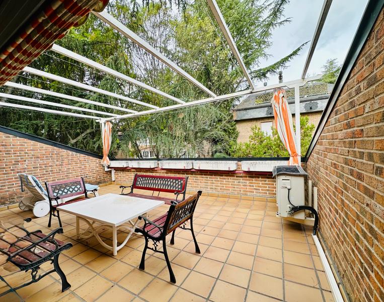 Foto d7cbbdb7-8828-4863-bacf-93759efbec0b. Attique avec cheminée chauffage parking piscine dans Galapagar