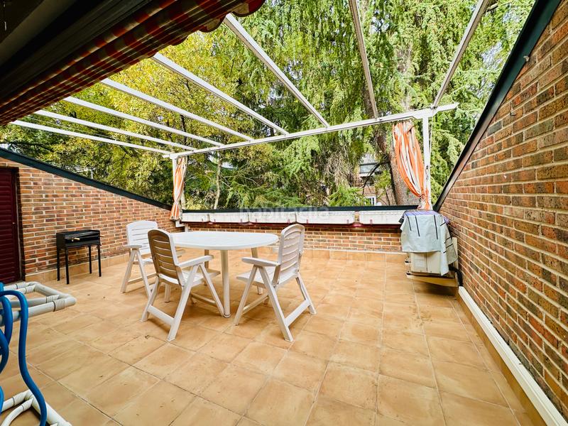 Foto f0870a8c-1b9c-44ed-9cb4-e0bf00c6456d. Attique avec cheminée chauffage parking piscine dans Galapagar