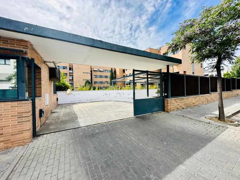 Foto c416f583-7b10-42da-a4eb-2f30a2921023. Posto auto in calle francisco de goya 6 in Prado de Somosaguas Pozuelo de Alarcón