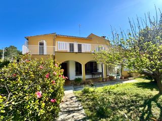 Xalet a Carrer platja 6. Gran chalet en paguera en exclusiva