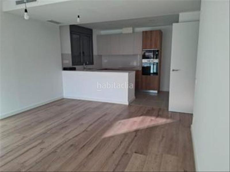 Foto c13b253b-3a48-4836-9a8c-53d407558968. Alquiler piso en Centre Badalona