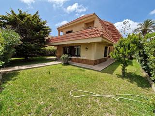 Chalet in Entremares. Espectacular chalet independiente  de 4 dormitorios en el km 2 d