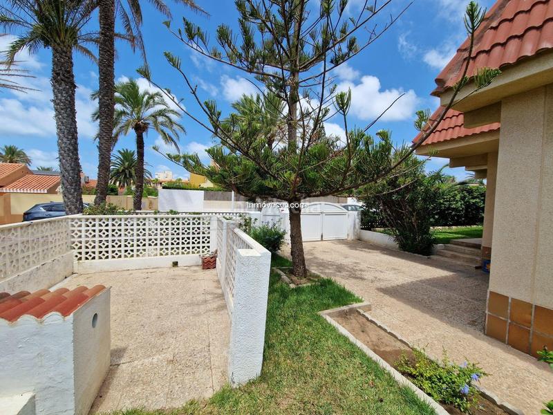 Foto 1d5a3f0e-4463-4dd9-89f4-2da2579a917f. Chalet mit parking in Entremares Manga del Mar Menor (La)