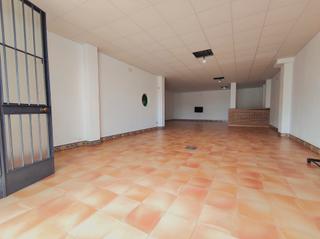 Lloguer Local Comercial a Lebrija. Amplio y luminoso local de alquiler en zona caffe 11