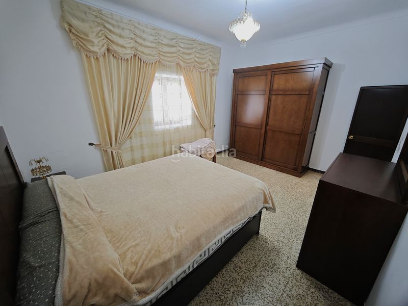 Foto 54ab219b-1cf0-4098-80d8-568647e3a271. Casa amb aparcament a Lebrija