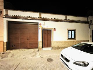 Maison à Lebrija. Enorme casa de planta baja en zona céntrica (el silo) en lebrija