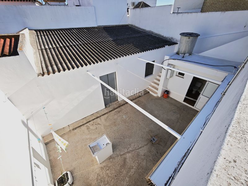 Foto c82e9b67-7863-4f1e-b3f7-d46e4c77e223. Casa amb aparcament a Lebrija