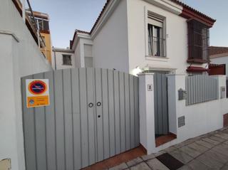Reihenhaus in Lebrija. Unifamiliar en zona carrascosas