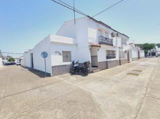 Reihenhaus in Lebrija. Gran unifamiliar en zona parcelistas