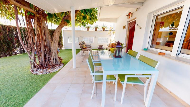 Foto 29f4dff0-44cc-481d-b0ef-cb59852d6961. Rent flat in carrer llobarro 7b in Les Bassetes - El Marjal Dénia