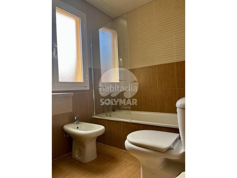 Foto f5ec6f3f-f2aa-4cff-9f3f-f2071b0ac14d. Alquiler casa adosada alquiler en urbanización las biznagas en Benajarafe