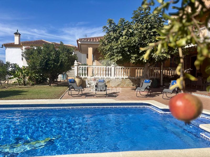 Foto 8813d979-6b14-480f-aca2-bd559b7cfbda. Xalet amb aparcament piscina a El Tomillar Torre del Mar