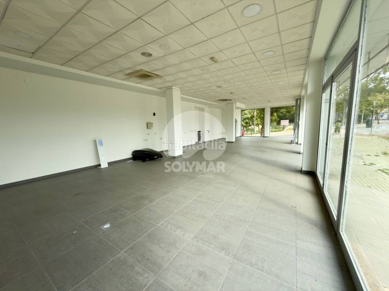 Foto b6c264ad-e876-411c-9341-e81a9b6a8f1a. Local comercial a El Limonar Vélez - Málaga