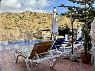 Rent House  Calle río bermuza. Casa rosa by solymar properties