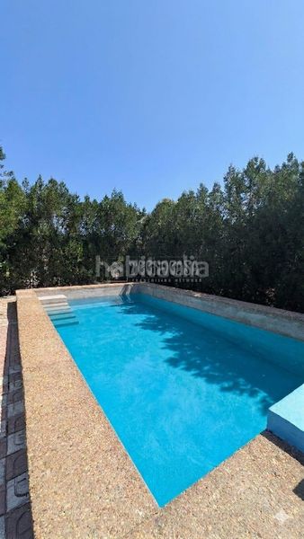 Foto 0189e798-ba16-4d55-8521-6a03e146936b. Masia amb piscina a Marchena