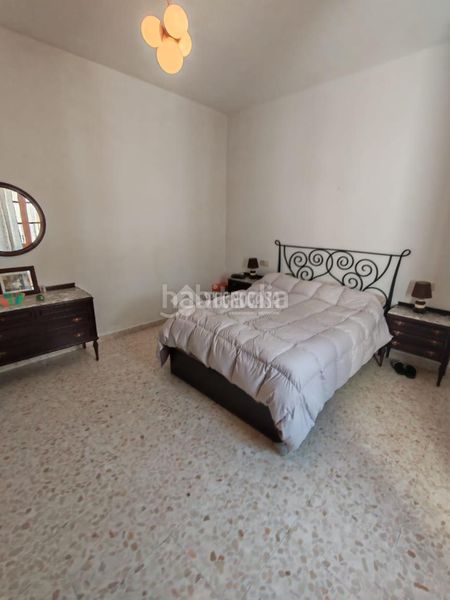 Foto 317cbd13-f41d-4caa-b7f8-2ff522a8e97c. Casa aparellada a Marchena
