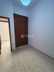 Casa aparellada en Marchena. Casa en venta en marchena