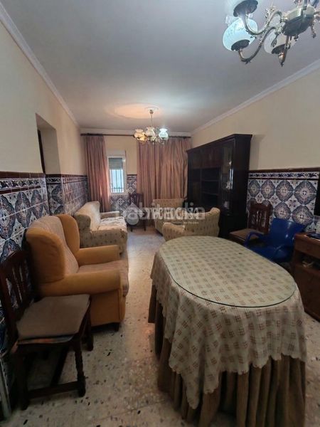 Foto 0937d14b-9e98-4d7e-8f13-3ac457d95ef5. Casa aparellada a Marchena