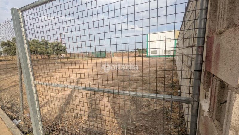 Foto a6aa5b22-e097-43fd-8596-38f3db5b0bb5. Terreny residencial a Marchena