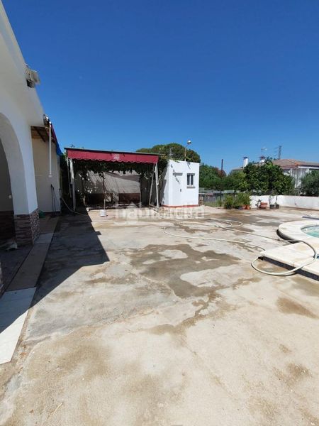 Foto e87b6d7a-050e-4822-8ff1-548b2f449152. Masia amb piscina a Marchena