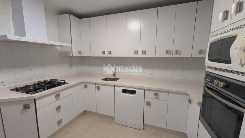 Foto 0bceff37-b3e7-4231-8c9c-aa561c8a4e92. Casa aparellada a Marchena