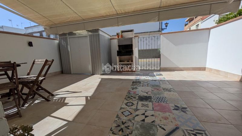 Foto 73562c3f-a5fa-4d8c-a44e-913a8cbdfe05. Casa aparellada a Marchena