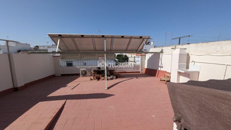 Foto dc7f223d-a502-4b0b-9a3f-174c55ddb3c1. Casa aparellada a Marchena