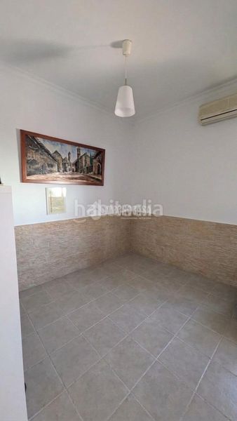 Foto ec04a0d8-99e4-4eed-8363-fa5058bb2a90. Casa aparellada a Marchena