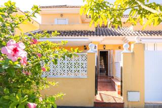 Casa  Calle gran capitán 18b. Bungalow en gran alacant para entrar a vivir