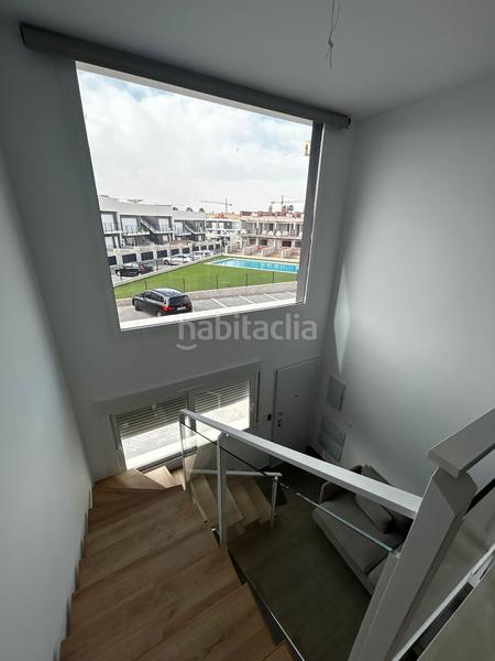 Foto c97e2539-3e44-46c0-a744-9e6000786a51. Casa aparellada amb calefacció aparcament piscina a Alicante