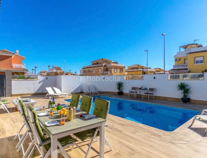 Foto 11eed63e-2b4c-4822-9e99-247bda858a55. Xalet amb piscina a Rojales