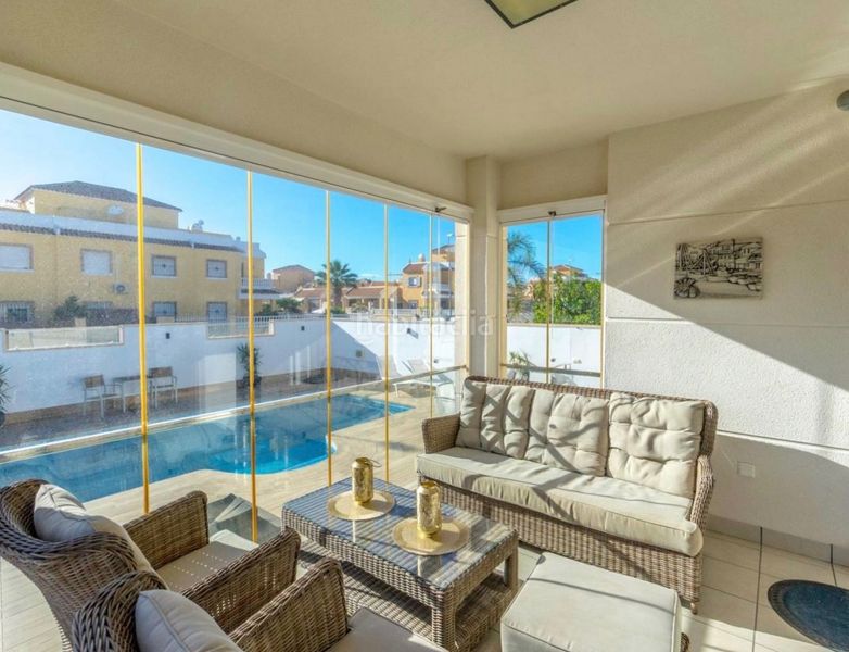 Foto 16021324-4058-4a27-8b59-0b49343ef3b2. Xalet amb piscina a Rojales