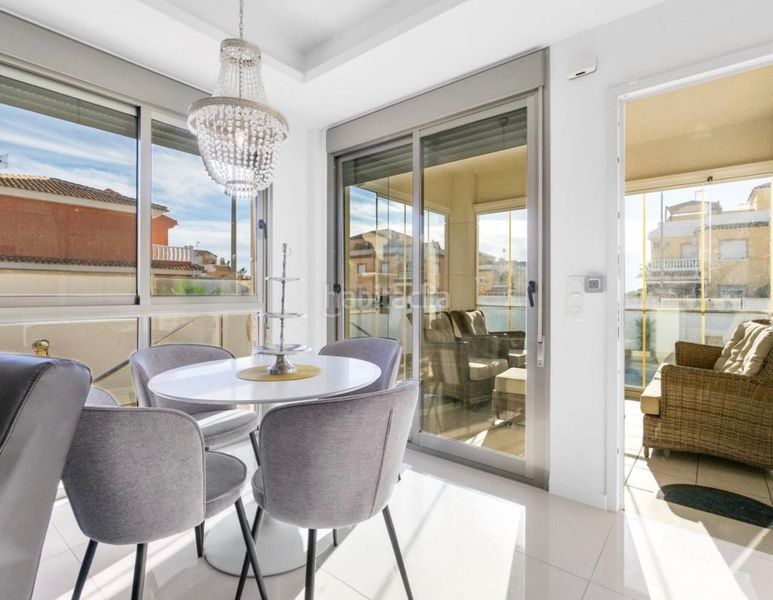 Foto 44c157b9-0348-4f44-b901-e22236b9360c. Xalet amb piscina a Rojales